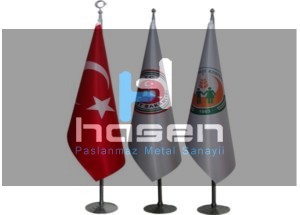 Makam Bayrak Direkleri